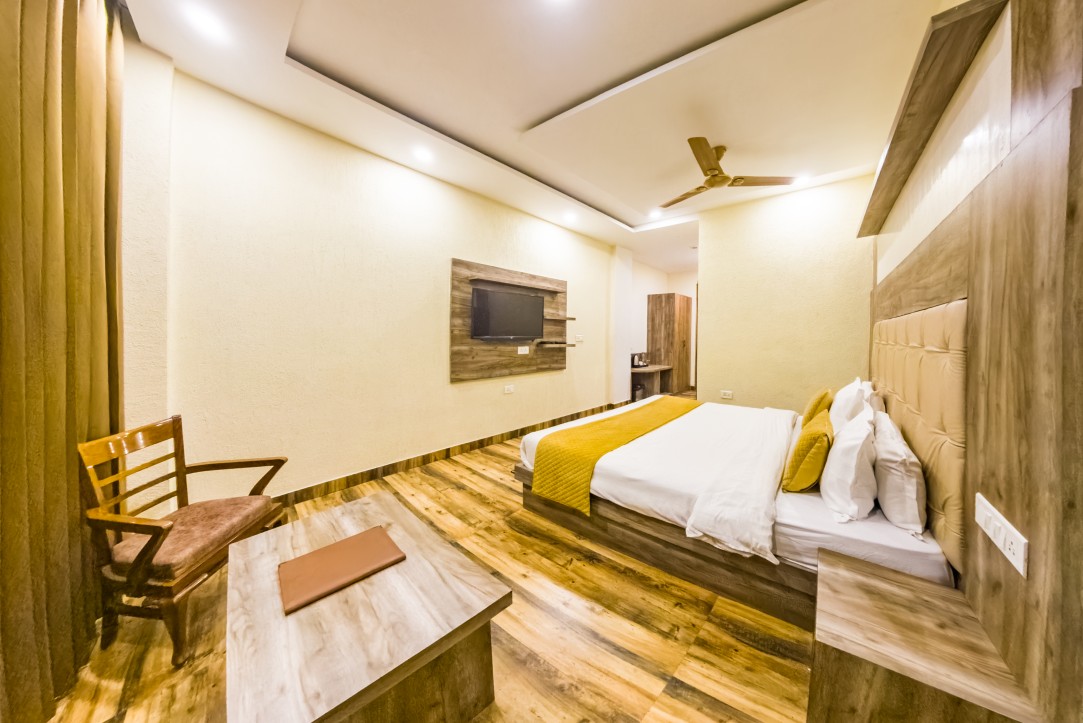 Deluxe Room — Hotel Mist Wood Dalhousie