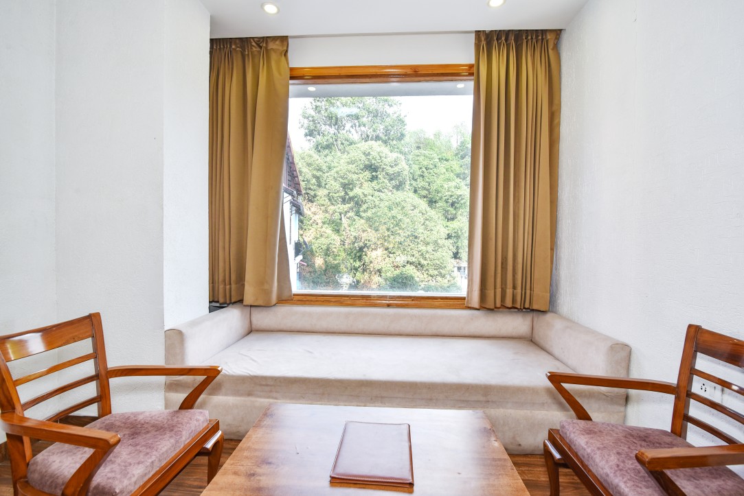 Super Deluxe Room interior — Hotel Mist Wood